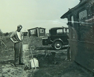 OVER STRANDEN 6 - Sporløs. Gravearbejde i 1960. OVER STRANDEN 6 - Sporløs. Gravearbejde i 1960.